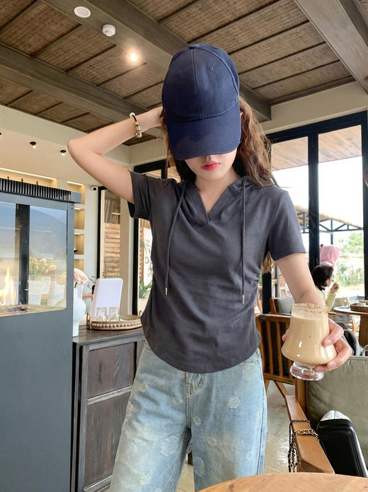 <曾小咸推荐> 4.12新品上新 v领连帽修身短袖 日常89！！ 活动价59！！【预售款，预计3-15天发货】 商品图3