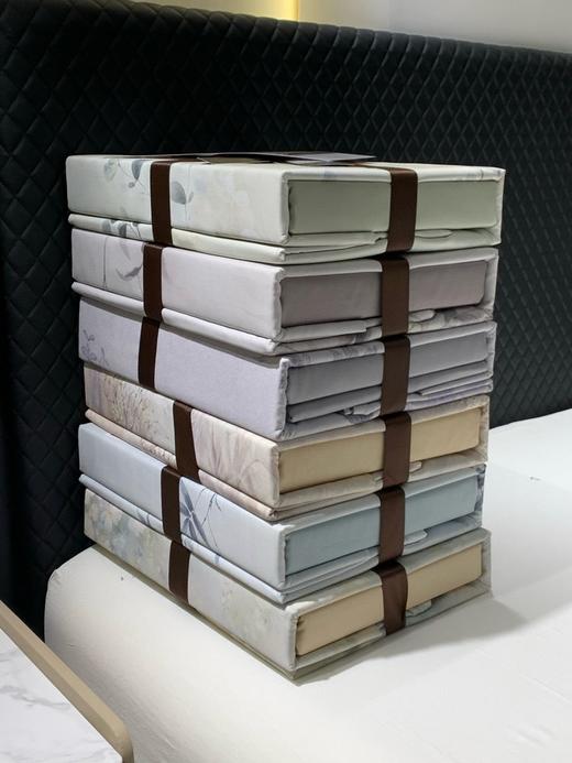 【多妈团购 水家专柜千元级100支新疆长绒贡缎四件套】柔软温润 吸湿能力强，和专柜一模一样的品质，摸上去像绸缎一样丝滑，贴肤凉丝丝的，夏天盖超舒服-圆圆家纺 商品图10