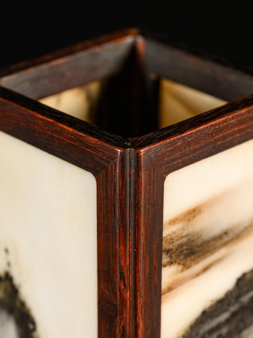 二十世纪	黄花梨镶云石方形笔筒 商品图2