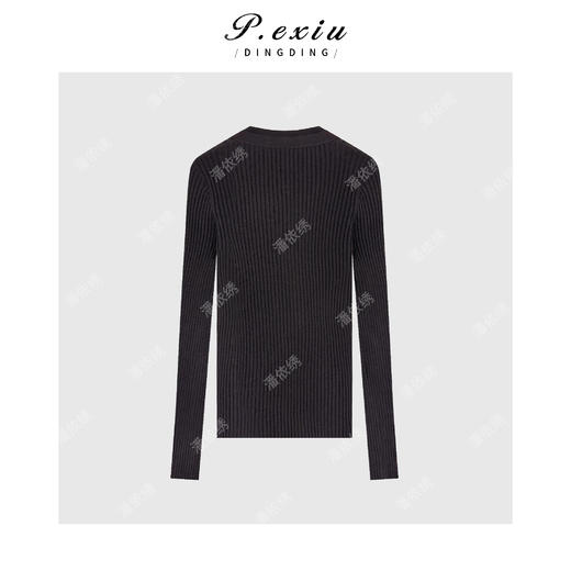 04-4潘依绣丁丁宠粉气质竖坑条显瘦一排扣V领长袖针织上衣 Q84910 商品图1