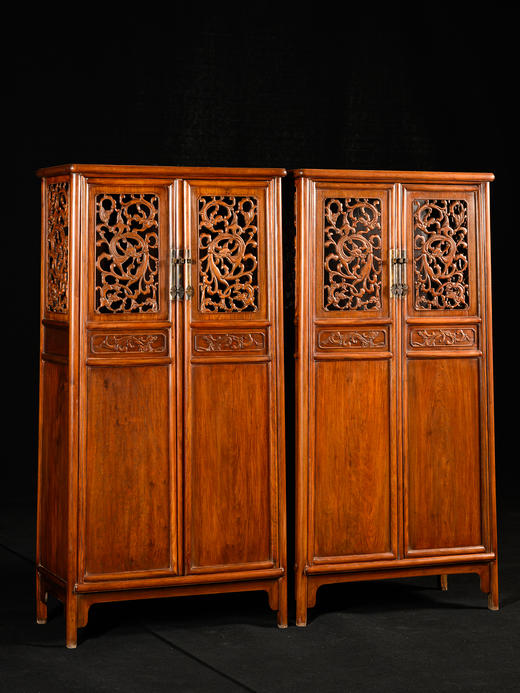 清中期	黄花梨透雕螭龙纹四抹门圆角柜（一对） 商品图0