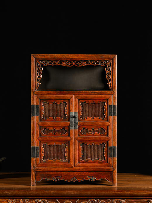 清	黄花梨镶竹丝编四抹门亮格柜摆件 商品图4