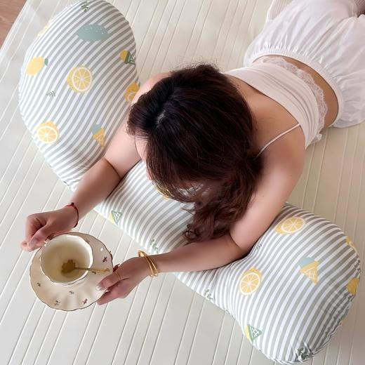 【秒杀】【S姆同款冰皮抱抱枕】A类凉感冰丝面料 可拆洗 高回弹 不塌陷 柔软亲肤 加大号尺寸 隐藏式拉链头 人体工学设计 分区支撑 为侧睡量身定制 商品图3