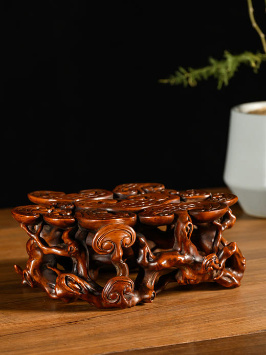 清	黄杨木透雕灵芝纹根结形器座 商品图0