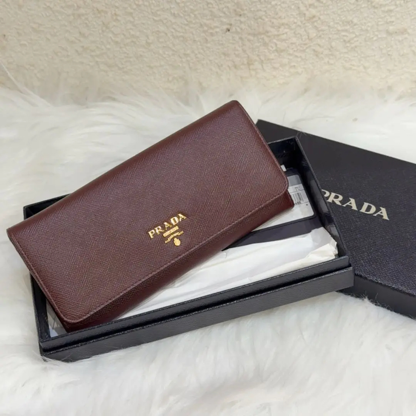 Prada Saffiano 酒红色 长款 钱包