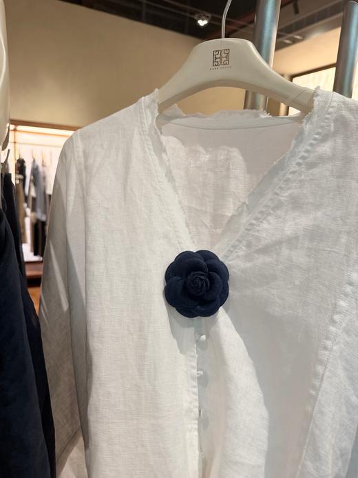 PIANAI冷小姐# 【首批送羊毛山茶花胸针】100%棉麻v领山茶花衬衣 商品图1