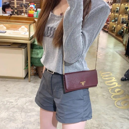 Prada Saffiano 酒红色 长款 钱包 商品图4