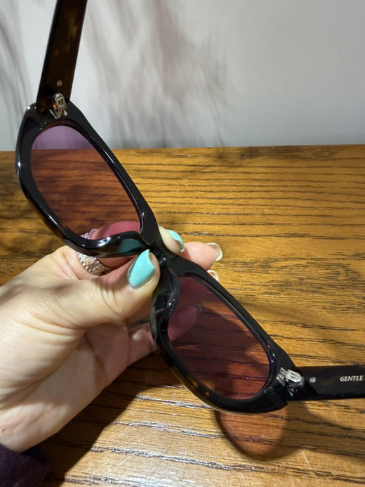 412-4自留 GM 26新款 BONI时髦窄款 炫色 时尚太阳镜 不重不压脸 完全不勒脑袋 商品图12