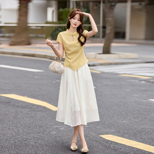 「自」全新升级【铂金会员284/天猫379/差价95】(99009)洛诗琳2026新款不规则盘扣短袖上衣+高腰A字半身裙两件套女 商品图0