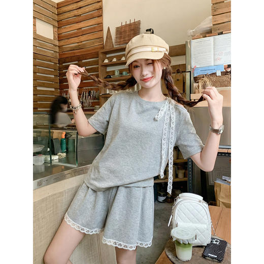 <曾小咸推荐>4.15现货秒杀 ！微信超特价！韩系蕾丝露肩正肩短袖 日常119.99 立减70 秒杀49.99！！蕾丝花边短裙 日常129.99 立减70 秒杀59.99！！ 商品图1