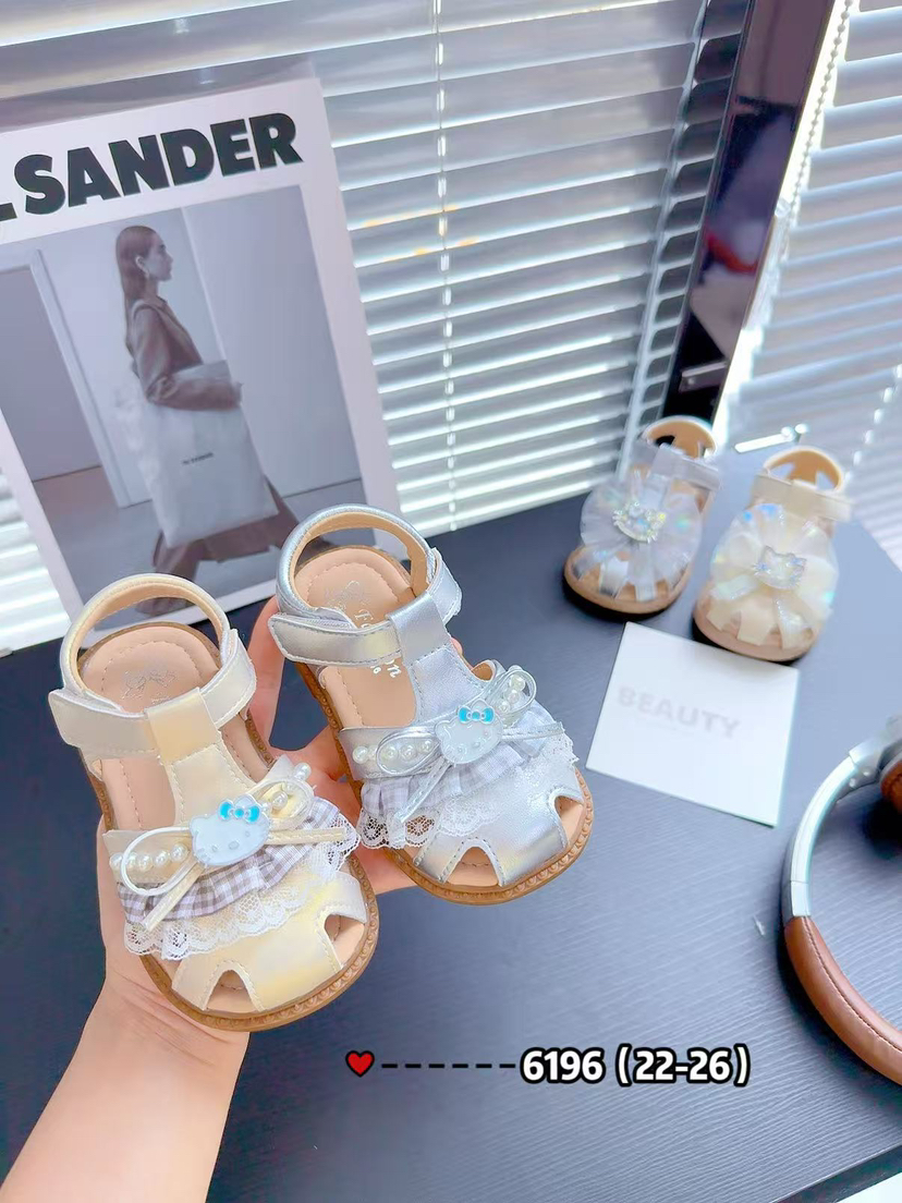 棒仔贝贝新款凉鞋6196。22-26码