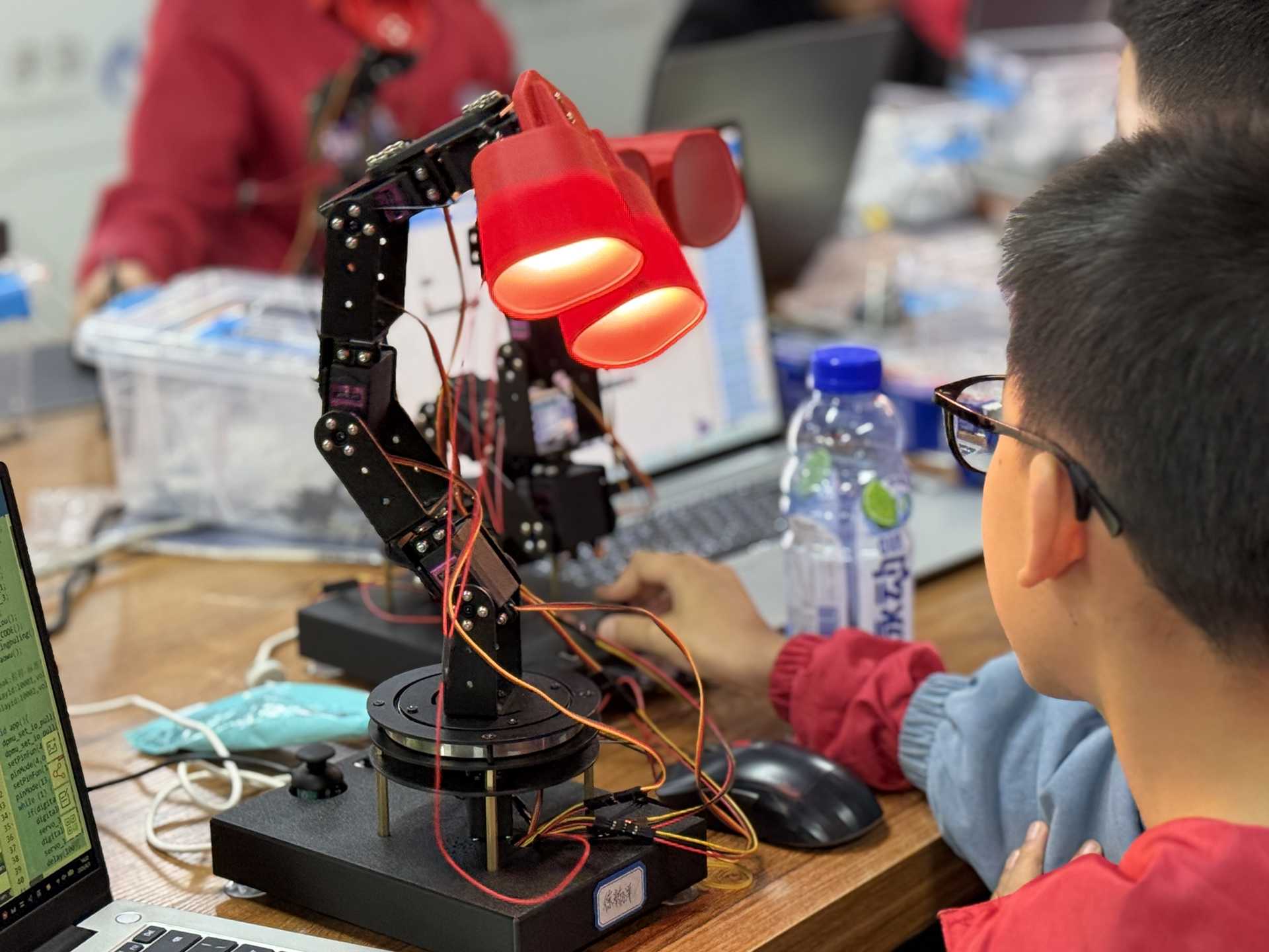 5.1-5.3【成电创客营3天2晚创造营】AI Light，解锁AI黑科技，创造一架会思考的机械臂台灯！