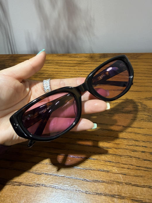 412-4自留 GM 26新款 BONI时髦窄款 炫色 时尚太阳镜 不重不压脸 完全不勒脑袋 商品图13