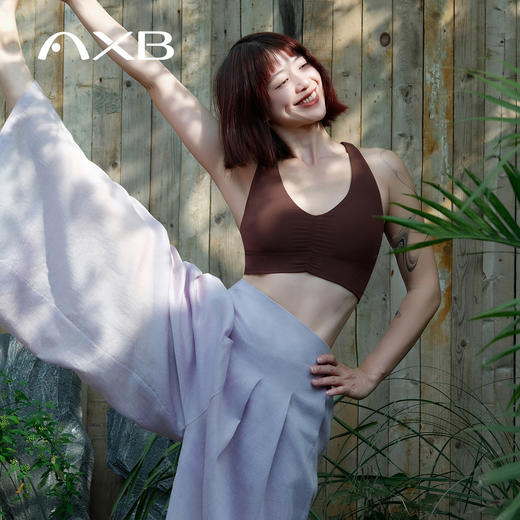 爱暇步瑜伽服2026新款运动文胸美背挂脖含胸垫瑜伽内衣女健身背心 商品图4