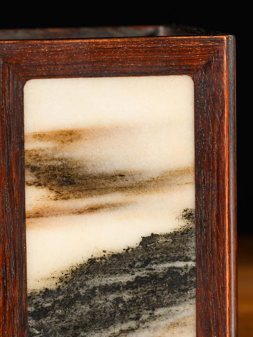 二十世纪	黄花梨镶云石方形笔筒 商品图4