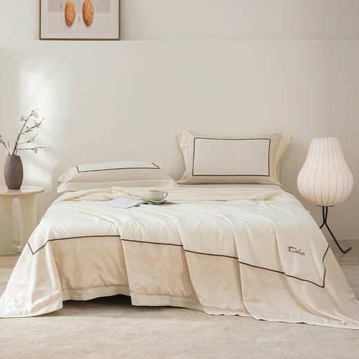 多喜爱 悦己花开蚕丝夏被【中长丝绵】 【莱赛尔纤维面料】【A类标准】【可水洗】【拼角工艺】【礼盒装】有机认证  柔滑顺凉 不易板结 木兰/素颜 商品图12