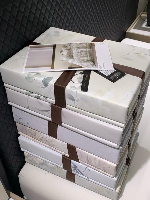 【多妈团购 水家专柜千元级100支新疆长绒贡缎四件套】柔软温润 吸湿能力强，和专柜一模一样的品质，摸上去像绸缎一样丝滑，贴肤凉丝丝的，夏天盖超舒服-圆圆家纺 商品图2