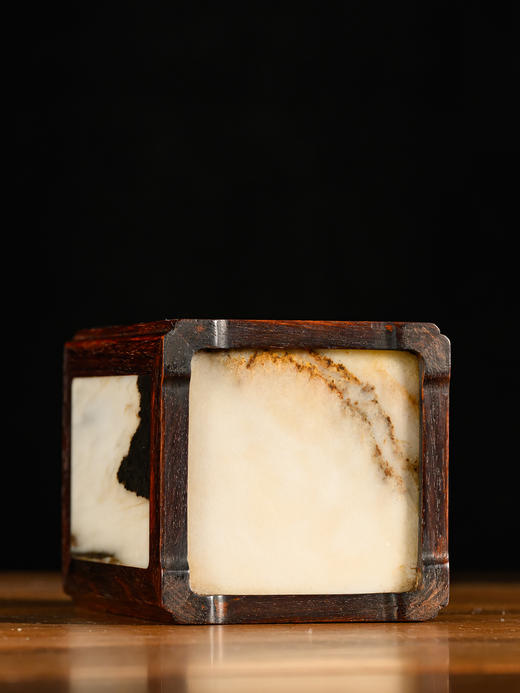 二十世纪	黄花梨镶云石方形笔筒 商品图3