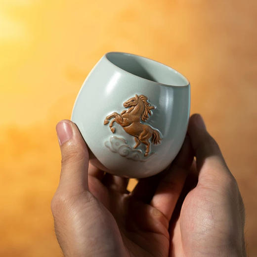 茶器 ｜东道汝窑【汝马·不倒翁杯】天青色，河南非遗，丙午马年生肖主人茶杯，高档送礼陶瓷功夫茶具 商品图3