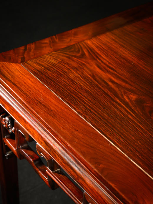 二十世纪	红木束腰马蹄腿拐子纹方桌 商品图2