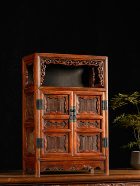 清	黄花梨镶竹丝编四抹门亮格柜摆件