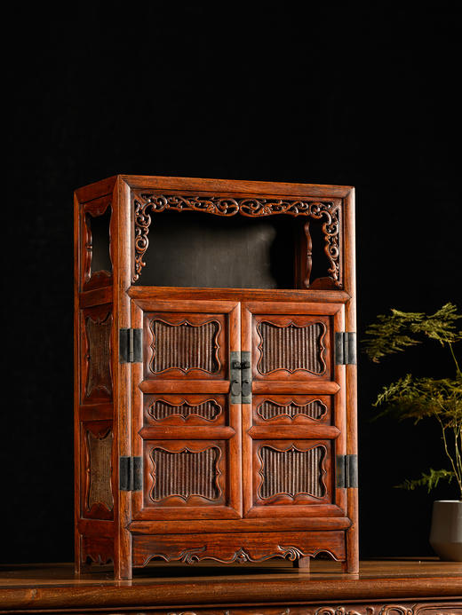 清	黄花梨镶竹丝编四抹门亮格柜摆件 商品图0