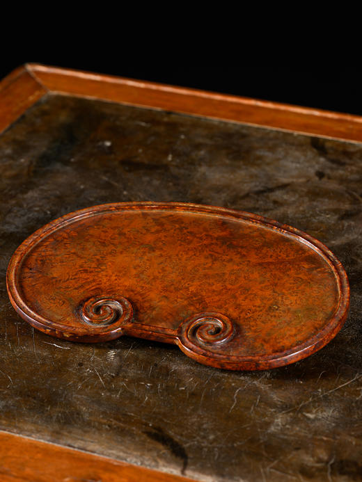 清	瘿木整挖如意形香盘 商品图1