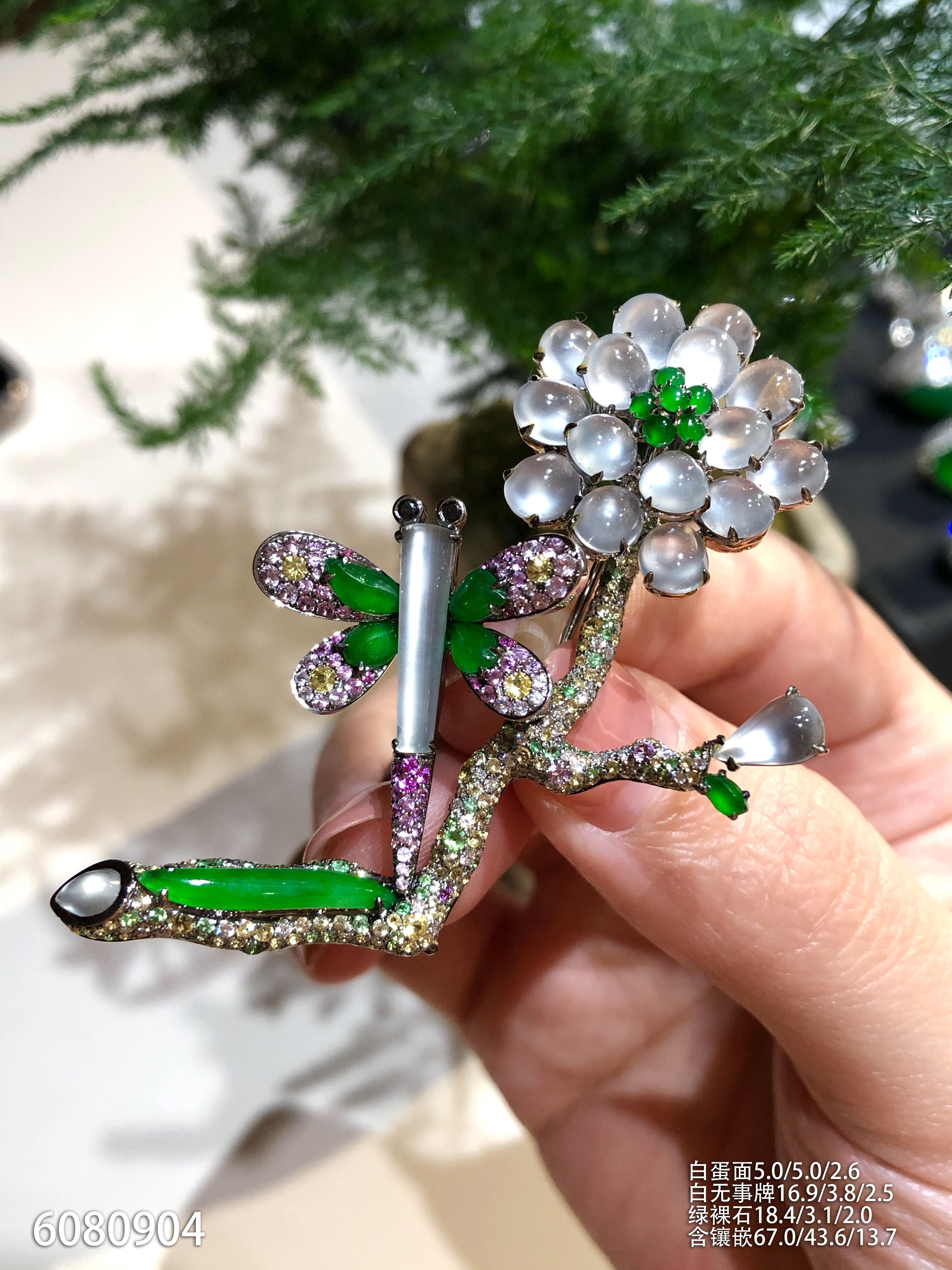 6080904，花朵胸针。具体价格微信咨询