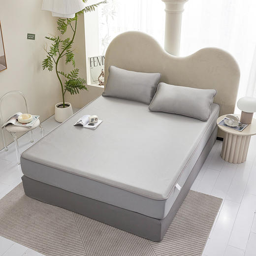 多喜爱 凉感提花围席三件套-锦瑟 【科技凉感面料】 【艺术提花】【加厚三明治复底】【A类标准】【机洗水洗】【360°全包裹设计】凉而不冰久睡不闷热 柔滑亲肤 透气排湿 商品图6