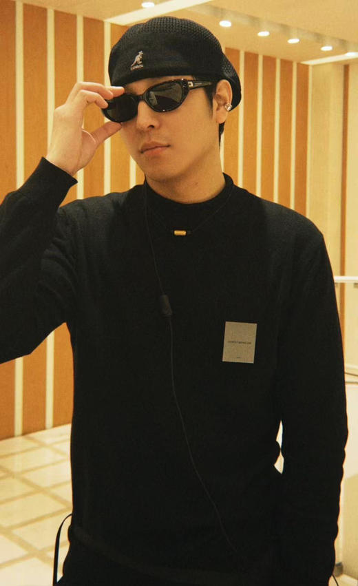 412-4自留 GM 26新款 BONI时髦窄款 炫色 时尚太阳镜 不重不压脸 完全不勒脑袋 商品图4