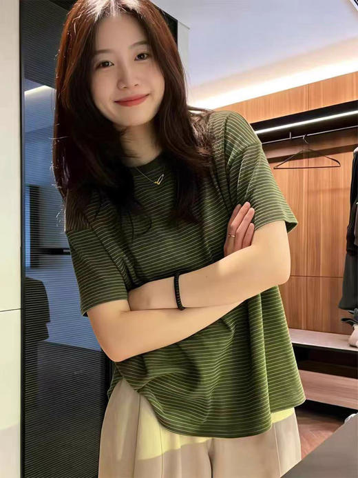 【爆单3-5天发货】橄榄苔原肌理条纹短袖T恤，定制定染布面清爽不闷热自带氛围、显白、显瘦！ 商品图1