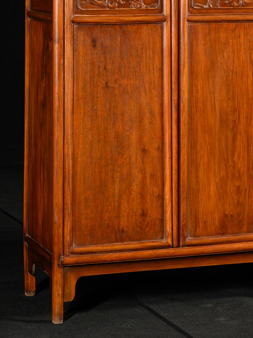 清中期	黄花梨透雕螭龙纹四抹门圆角柜（一对） 商品图2