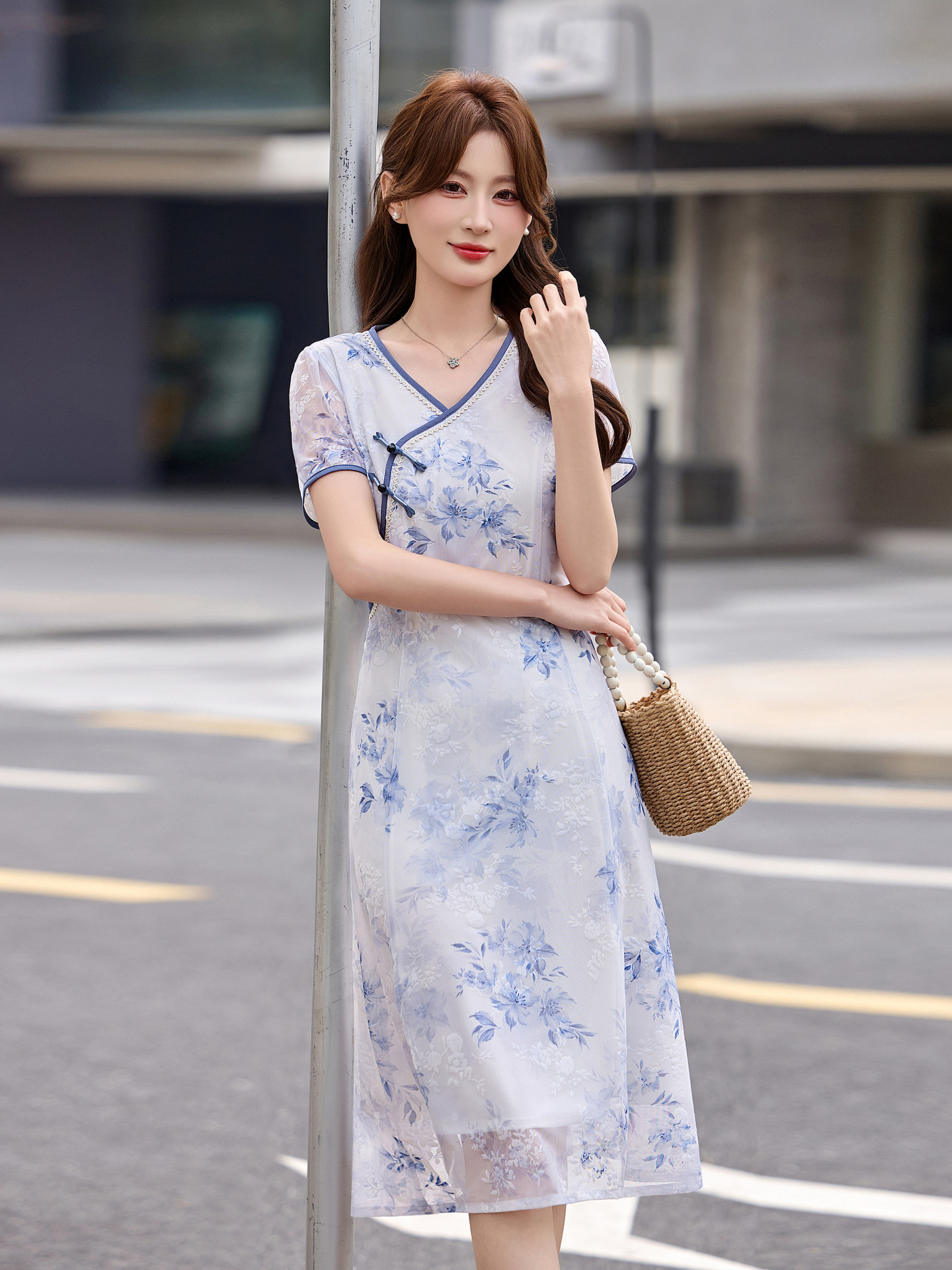 「自」全新升级【铂金会员257/天猫339/差价82】(01032)洛诗琳气质新中式盘扣连衣裙2026新款V领显瘦中长款印花裙