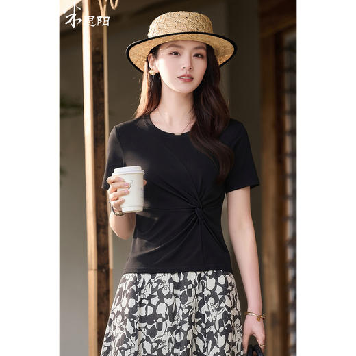 【L/2XL预售7天】设计感天丝羊毛T恤 扭结显瘦 米思阳2026夏季新款小众T恤百搭时尚短袖上衣1117 商品图0