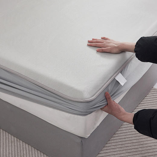 多喜爱 凉感提花围席三件套-锦瑟 【科技凉感面料】 【艺术提花】【加厚三明治复底】【A类标准】【机洗水洗】【360°全包裹设计】凉而不冰久睡不闷热 柔滑亲肤 透气排湿 商品图8