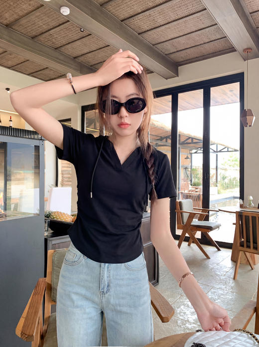 <曾小咸推荐> 4.12新品上新 v领连帽修身短袖 日常89！！ 活动价59！！【预售款，预计3-15天发货】 商品图2