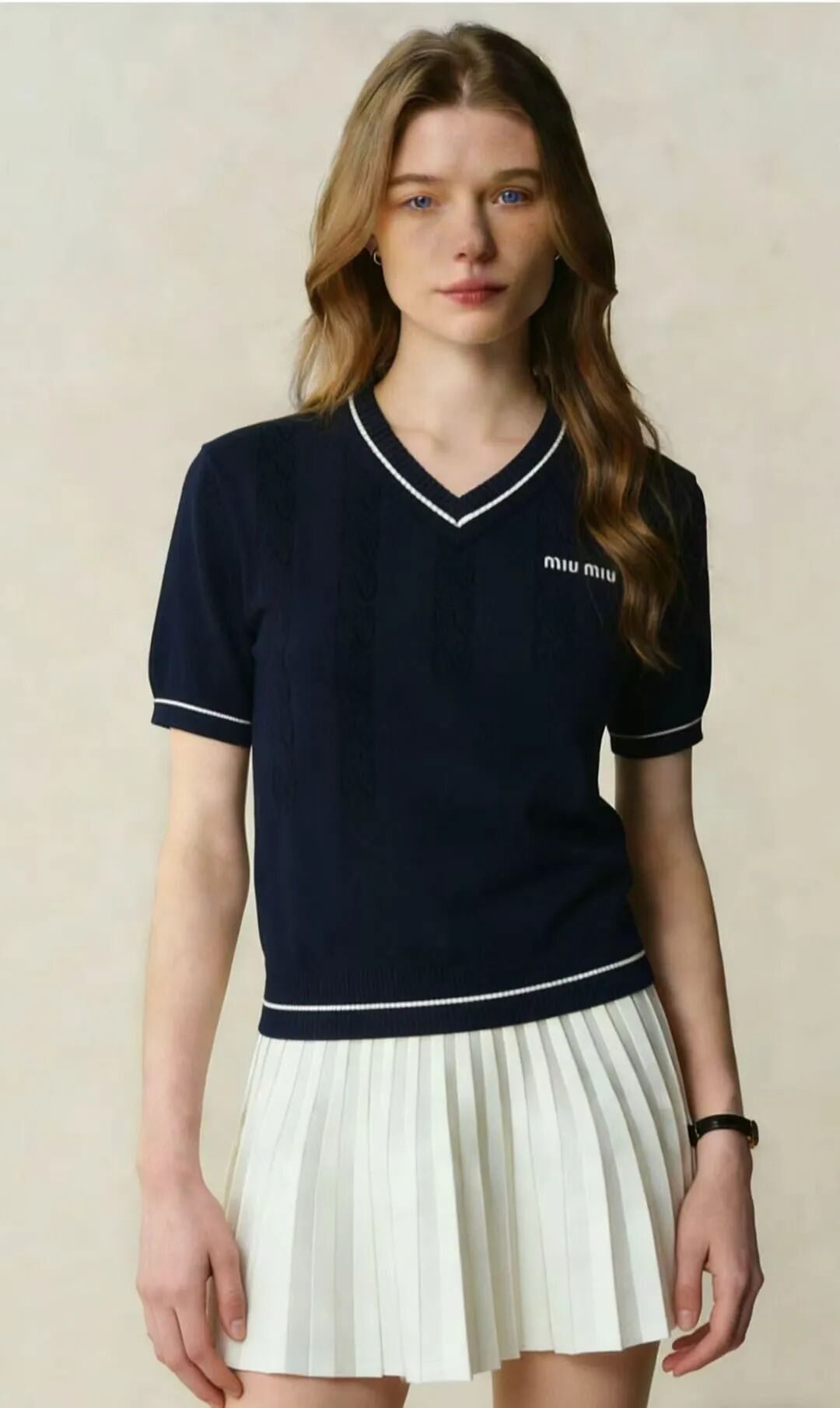 mi*u|谬系 巨软针织麻花纹理针织V领撞色线条减龄显白女士针织半袖短袖T衫