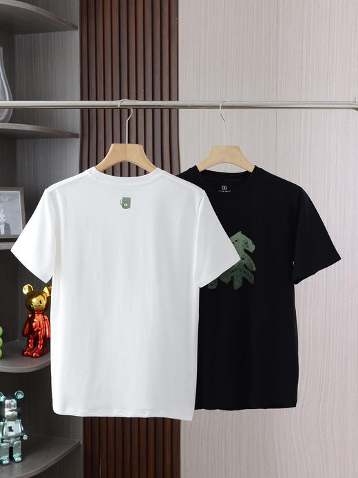 原单正品 KOLON SPORT可隆短袖T恤男女同款半宽松图案印花圆领垂坠感上衣，颜色：黑色 白色
尺码：M～3XL 商品图1