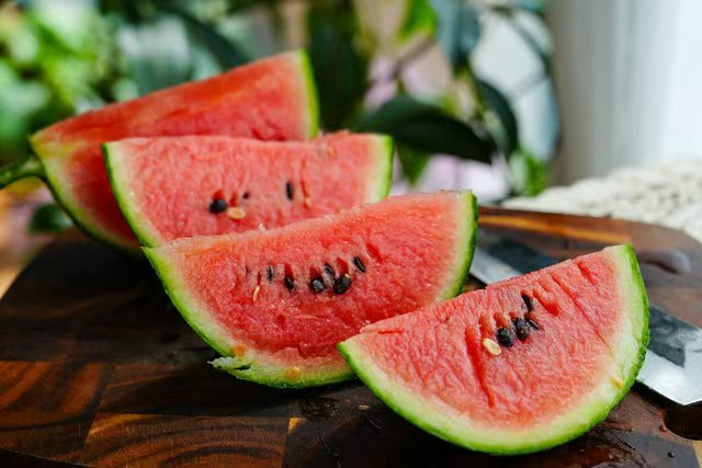 【山东潍坊-星玉蜜瓜西瓜】瓜皮翠绿 果肉红艳 皮薄且脆 水分足 无渣无纤维 甘甜可口