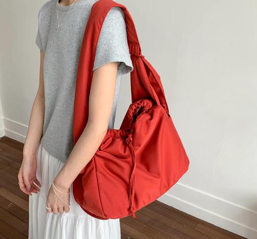 老米优品🎈 优*库平替！《休闲百搭轻便大容量抽绳包》 软软的，大容量~~ 超实用！ 商品图1