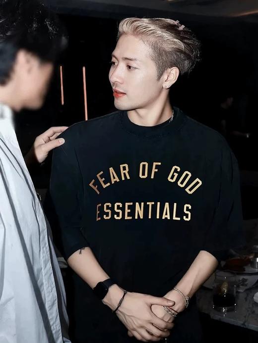 一店d 约𝐄𝐬𝐬𝐞𝐧𝐭𝐢𝐚𝐥‼️爆款经典情侣T  新出口订单 正儿八经的原面料，版型也巨好 随便搭都不会出错 显瘦纸片人 口碑款 商品图0