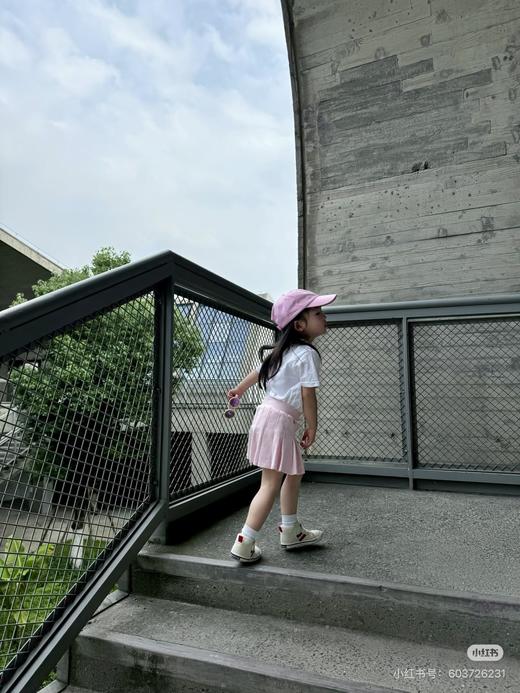 一店d 宝妈们看过来 超时髦的𝐋𝐞𝐞儿童系列棒球帽🧢大标➕小标 两大系列 专为儿童设计 日常上学、周末出游、海边度假、户外游玩都能hold住 颜值高还巨实用！原单 
头围小的女生也🉑哈 商品图13