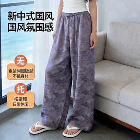 茶稚 云感提花流光裤 海浪纹浮雕提花 面料自带立体肌理感 松紧腰+中式盘扣抽绳设计 舒适不勒 垂坠阔腿版型 不挑身材修饰腿型