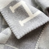 【全新】Hermes爱马仕H102665M 54灰色拼色Avalon羊毛山羊绒混纺轻薄毛毯中性款080426NJS08 商品缩略图5