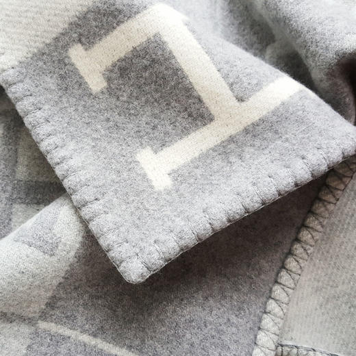 【全新】Hermes爱马仕H102665M 54灰色拼色Avalon羊毛山羊绒混纺轻薄毛毯中性款080426NJS08 商品图5