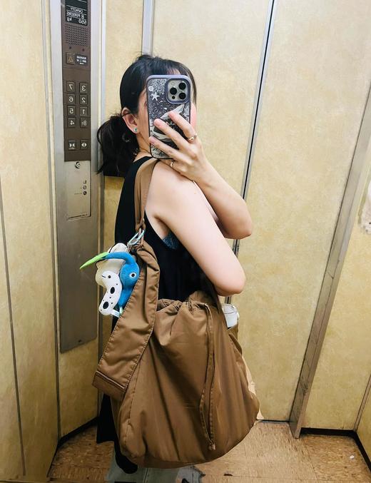 老米优品🎈 优*库平替！《休闲百搭轻便大容量抽绳包》 软软的，大容量~~ 超实用！ 商品图5