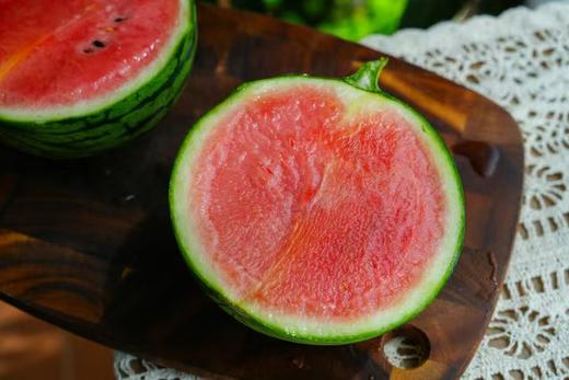 【山东潍坊-星玉蜜瓜西瓜】瓜皮翠绿 果肉红艳 皮薄且脆 水分足 无渣无纤维 甘甜可口 商品图3