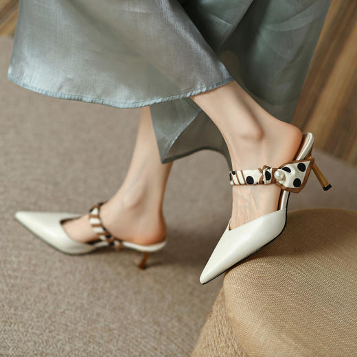 【预售7天】轻奢外穿凉拖鞋夏季新款真皮时尚丝带包头凉鞋女气质百搭尖头高跟鞋SH&M012-2 商品图0