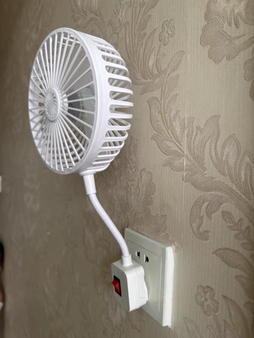 小风扇的天花板💯❗16.9元【升级带安全罩，一体式三插小风扇】全新升级❗下单送香薰片🌸 夏日续命神器！自带香薰的一体式三插小风扇，清凉➕除味！ 商品图4
