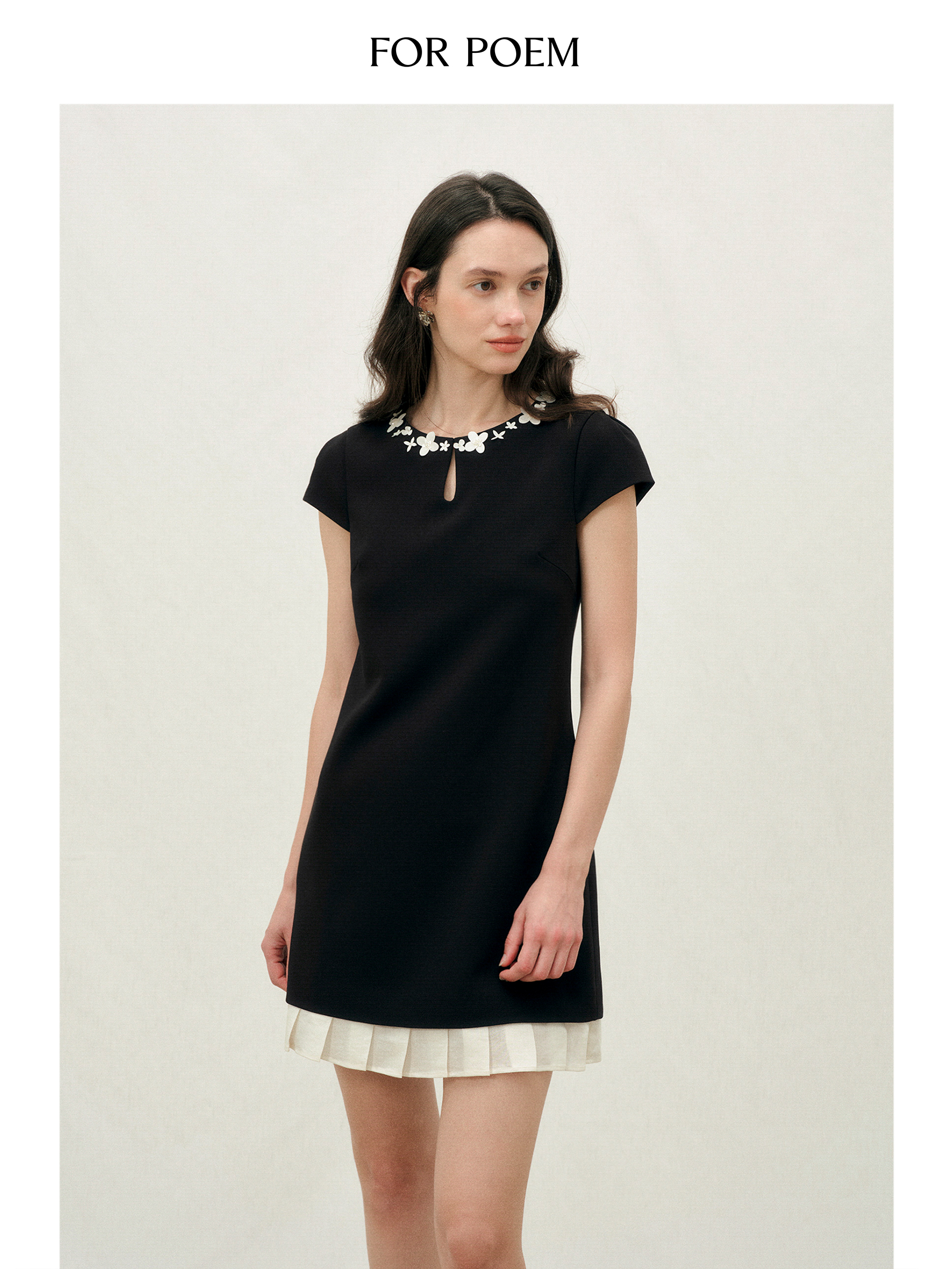 ForPoem 26/SS 原创设计花朵百褶连衣裙微a简约v领休闲精致裙子女